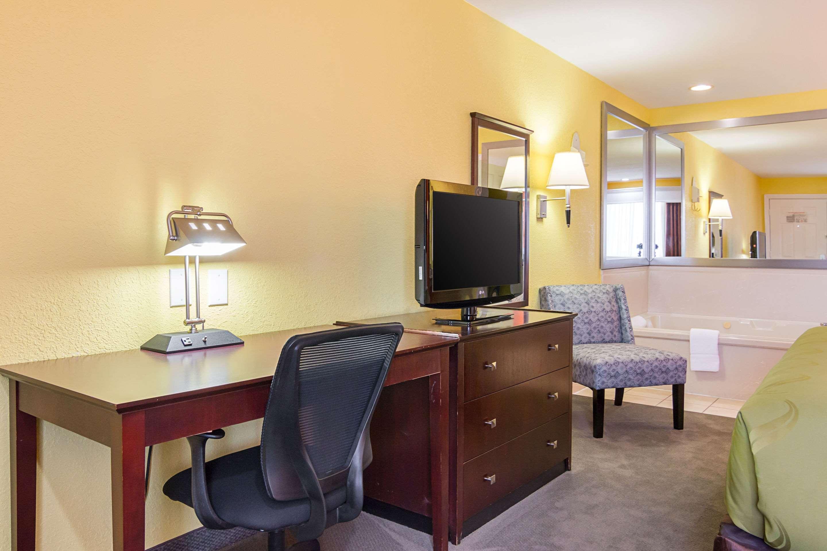 Quality Inn Carthage Екстер'єр фото