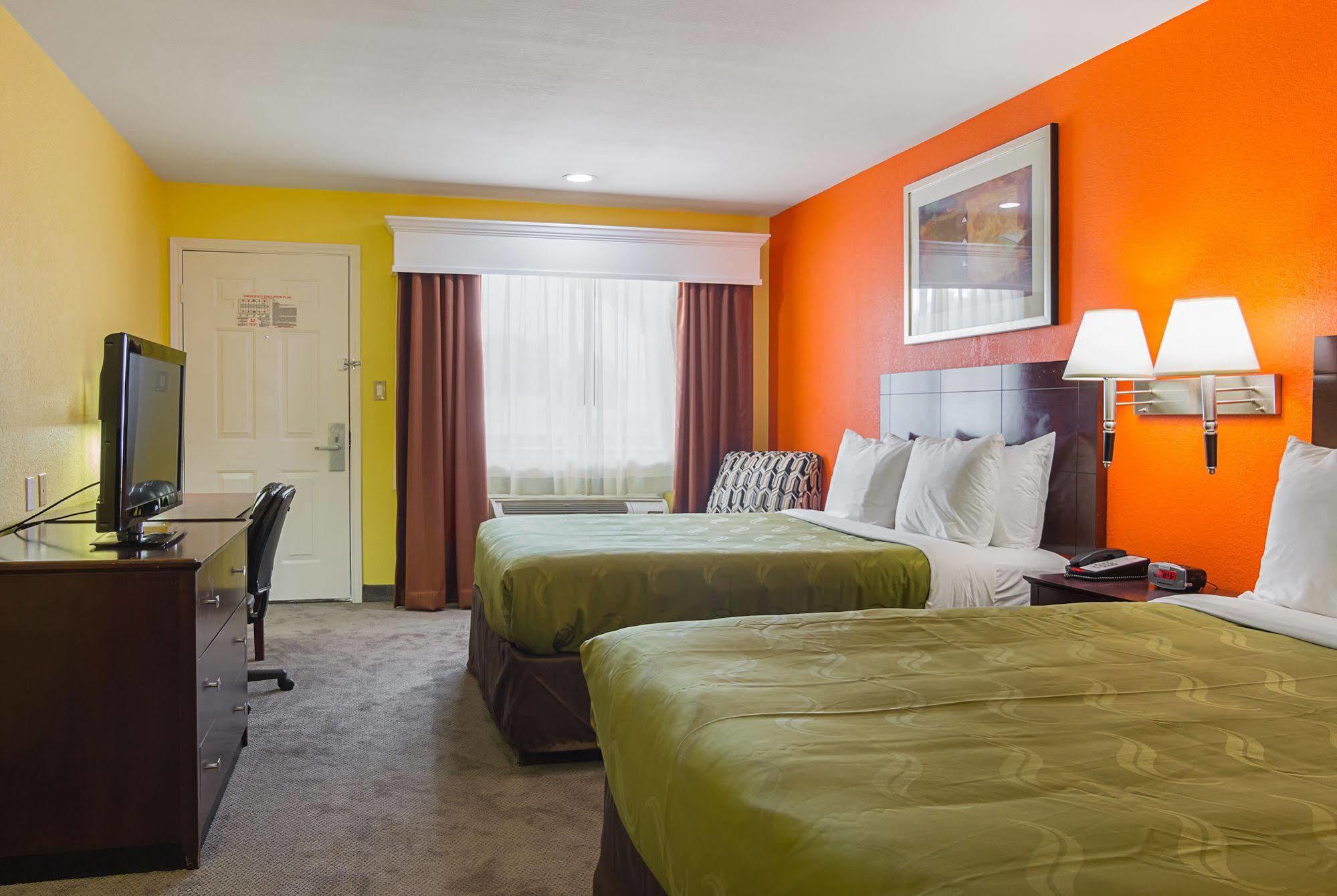 Quality Inn Carthage Екстер'єр фото